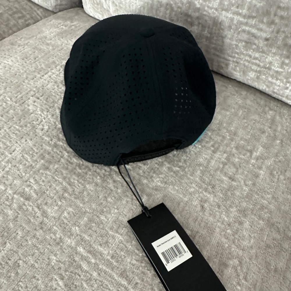 Stylish Black and Gray Cap with Pattern - Picture 2 of 4
